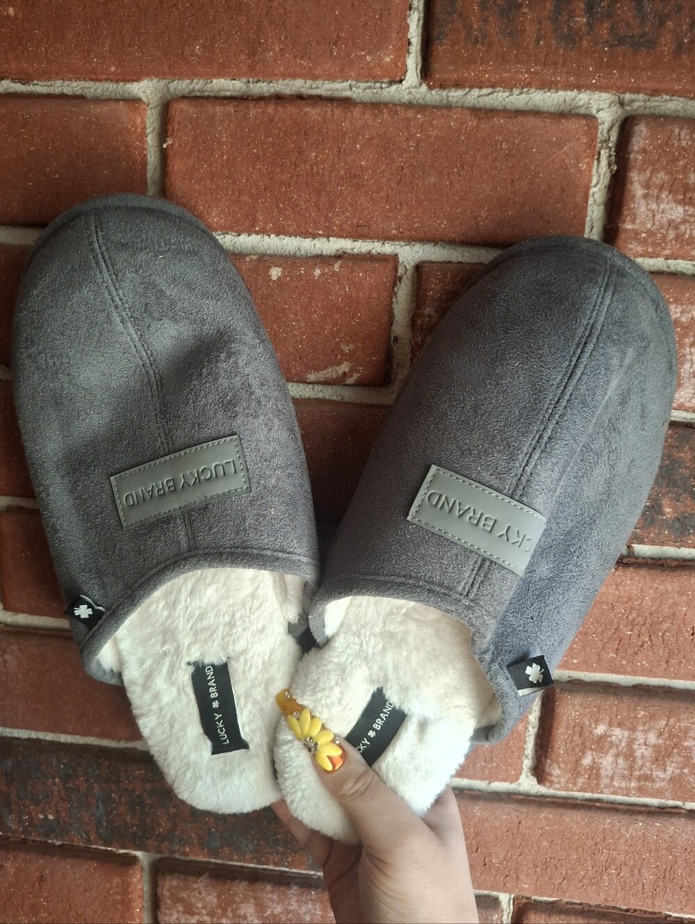 Lucky Brand Gray Men's Plush-Lined Slip-On Slippers